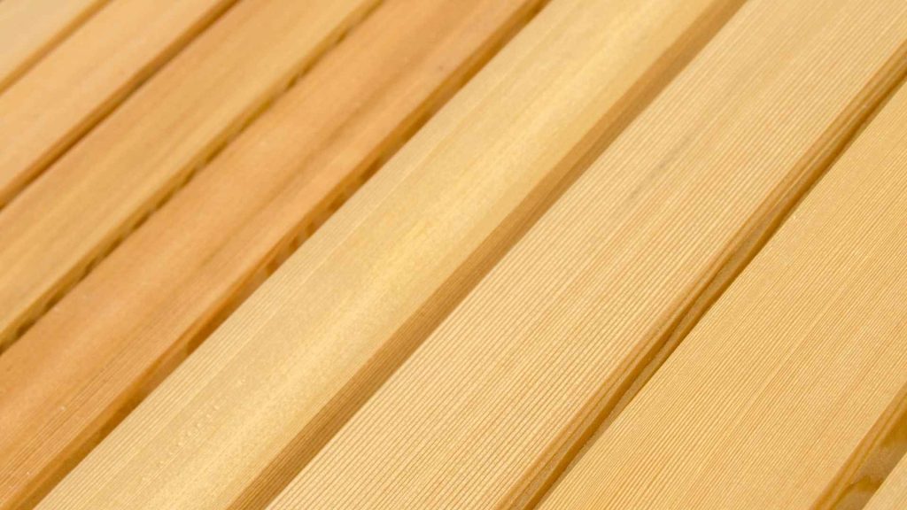 עץ אורן לדק